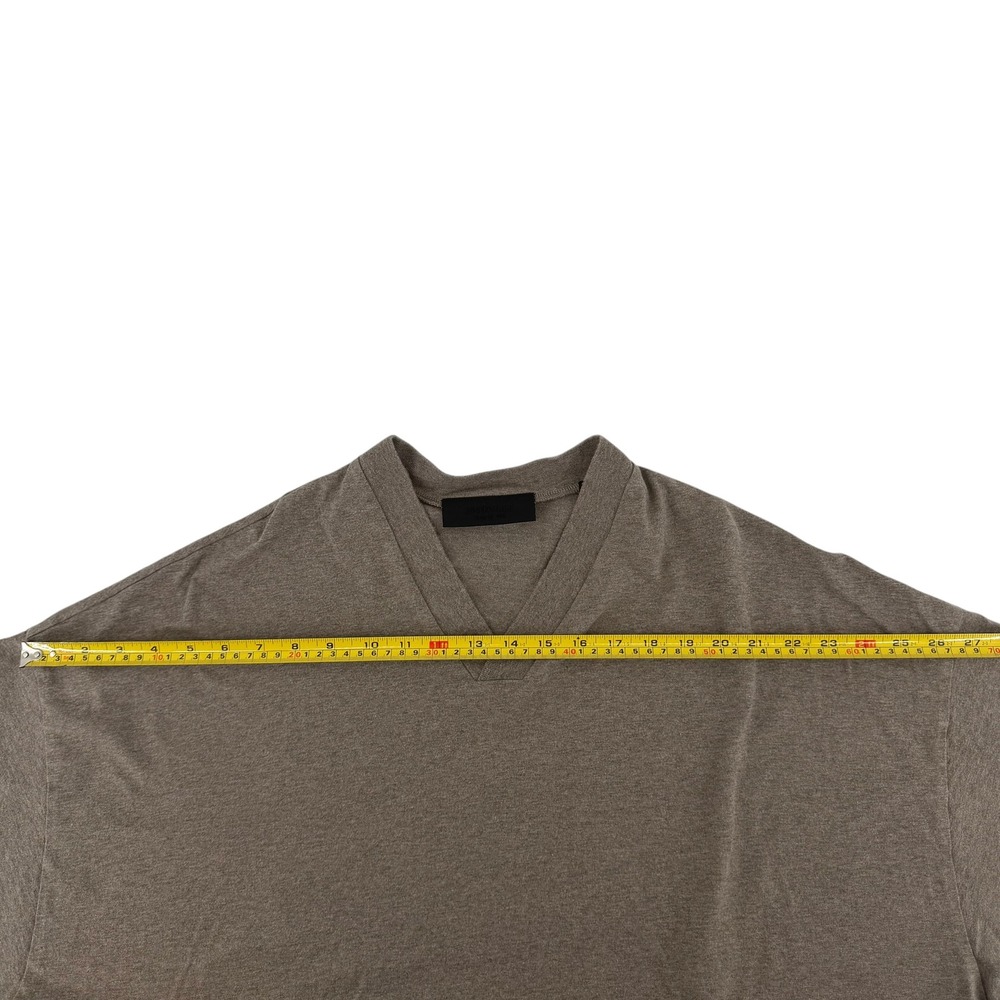 Fear of God Essentials Mens V-Neck Oversized T-Shirt Taupe Tan Logo Large - Picture 10 of 11